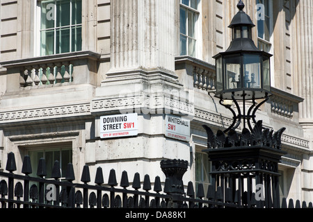 Downing Street und Whitehall Wand Namensschilder Stockfoto