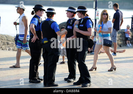 Whitmore Bay, Barry, Wales. 7. Juli 2013.   Polizei und Küstenwache sind die Gegend um Whitmore Bay, Barry, Wales, auf der Suche nach Entgegennahme der Berichte der ein 14 Jahre altes Mädchen verschwinden kurz nach 15:45 am Sonntag, den 7. Juli.  Bild: Matthew Horwood/Alamy Live-Nachrichten Stockfoto