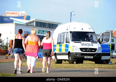 Whitmore Bay, Barry, Wales. 7. Juli 2013.   Polizei und Küstenwache sind die Gegend um Whitmore Bay, Barry, Wales, auf der Suche nach Entgegennahme der Berichte des Verschwindens des Mädchens kurz nach 15:45 am Sonntag, den 7. Juli.  Bild: Matthew Horwood/Alamy Live-Nachrichten Stockfoto