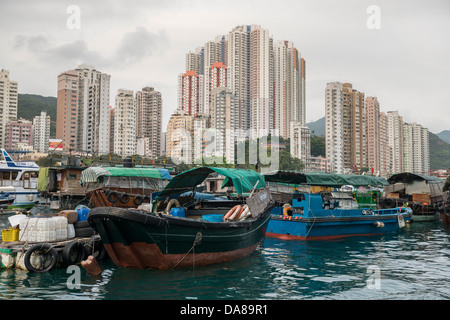 Angelboote/Fischerboote im Hafen von Aberdeen, Hong Kong Stockfoto