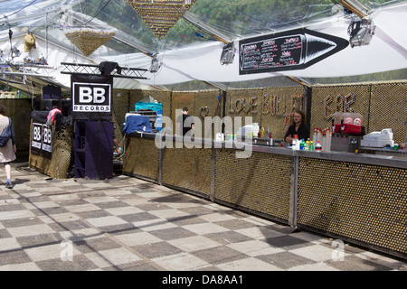 Bullet Bar im Bereich Shangri-La am Glastonbury Festival 2013, Somerset, England, Großbritannien Stockfoto