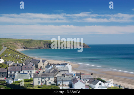 Gesamtansicht von Aberdaron Dorf und Strand Bucht Llyn Halbinsel Gwynedd North Wales UK Stockfoto