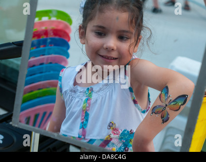 Kinder künstlerische freie Make-up auf Montreal Jazz Festival, Montreal Kanada, Juli 2013 Stockfoto