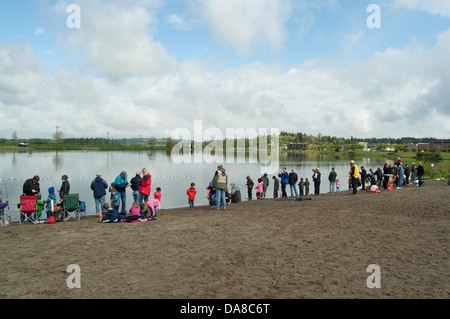 Kostenlose Kinder Angeln Derby gesponsert von TRout Unlimited Sky Valley Kapitel 654, Monroe, Washington. Stockfoto