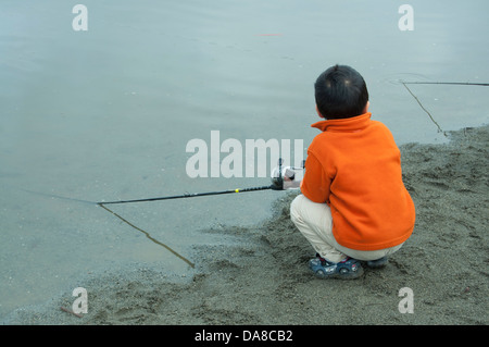 Kostenlose Kinder-Angeln-Derby, gesponsert von Trout Unlimited Sky Valley Kapitel 654, Monroe, Washington. Stockfoto