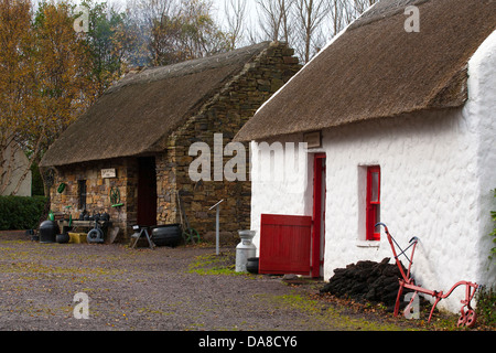 Arbeiter auf dem Land im Kerry Bog Village in Co Kerry in Irland Stockfoto