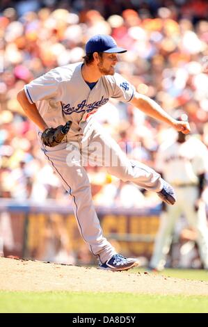 San Francisco, CA, USA. 7. Juli 2013. 7. Juli 2013 San Francisco, CA. Schwindler Krug Clayton Kershaw während der Aktion in einem Hauptliga-Baseball-Spiel zwischen Los Angeles und San Francisco Giants im AT & T Park in San Francisco, Kalifornien. Los Angeles gewann 4-1.Daniel Gluskoter/CSM/Alamy Live News Stockfoto
