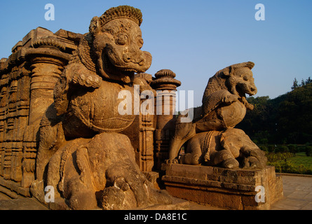 Konark Tempel Konarak Statue des alten Löwen und Elefanten Stockfoto