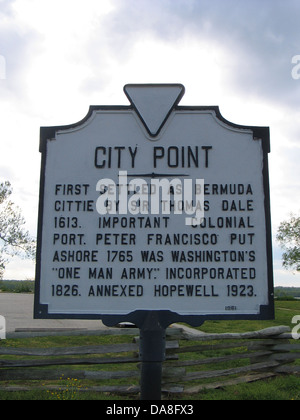 Stadt, den ersten Punkt ließ sich als Bermuda Cittie von Sir Thomas Dale 1613. Koloniale Hafenstadt. Peter Francisco Put an Land wurde 1765 Washingtons "one Man Army." Eingearbeitete 1826. Beigefügten Hopewell 1923. 1961 Stockfoto