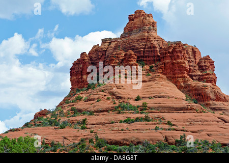 Die malerischen roten Felsformationen des Bell Rock, in der Nähe von Sedona, Arizona, Vereinigte Staaten von Amerika. Malerische Landschaft. Stockfoto