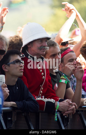 Das Publikum beobachten Ben Howard Auftritt beim Glastonbury Festival 2013. Stockfoto