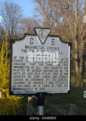 WASHINGTON, VIRGINIA, die erste von allen von den 28 Washington in den Vereinigten Staaten, die 'Aufzeichnungen offenbaren sehr schlüssig' Tht dieser Stadt, 'die erste Washington of All,' wurde vermessen und flochten von George Washington am 24. Juli (Old Style), 1749 [kann 5 New Style]. Er wurde von John Jonem und Edward Corder als Chainmen unterstützt. Der Generalversammlung von Virginia war offiziell als Stadt gegründet 1791 und 1894 gegründet. Virginia Conservation Commission, 1950. Stockfoto