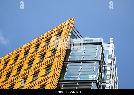 Gelb gefärbt Gebäude in London Stockfoto