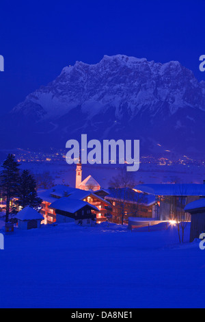 Österreich, Europa, Tirol, Außerfern, Lermoos, Waschbecken, Winter, Abend, Winterabend, Dämmerung, Dämmerung, Abendstimmung, Lichter, c Stockfoto