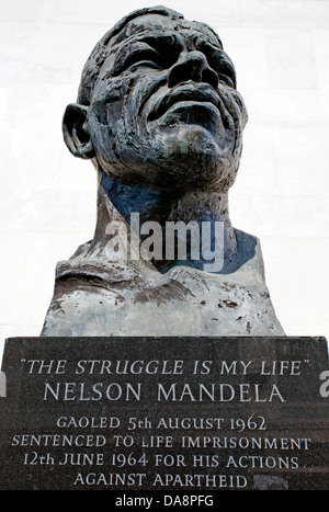 Büste von Nelson Mandela auf South Bank, London Stockfoto