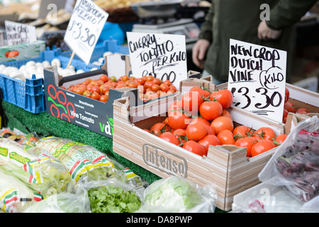 Eine typische Auswahl an Obst und Gemüse auf dem Boston Markt verkauft. Boston, England, Vereinigtes Königreich, 2013. Stockfoto