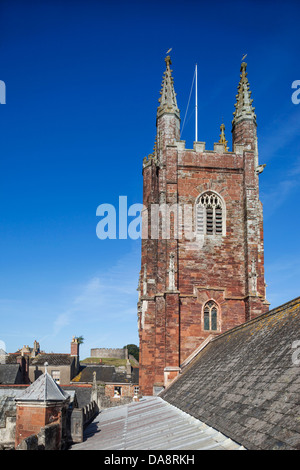 England, Devon, Totnes, St. Marien Kirche und Totnes Castle Stockfoto