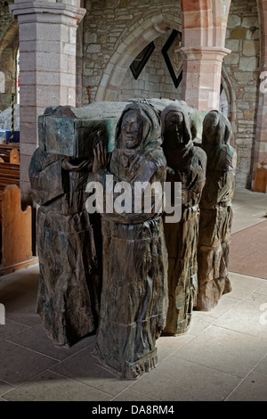 Die Reise von St. Cuthbert von Lindisfarne, Durham. Cuthbert Sarg von Mönchen getragen geformt in Elm von Fenwick Lawson Stockfoto