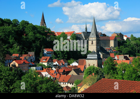 Stadtpanorama Mit Neustadtkirche St. Johannes Baptist, Kirche Maria in Vinea, Altstadtkirche St. Mariae Heimsuchung Und Gymnasium Marianum, Warburg, O Stockfoto