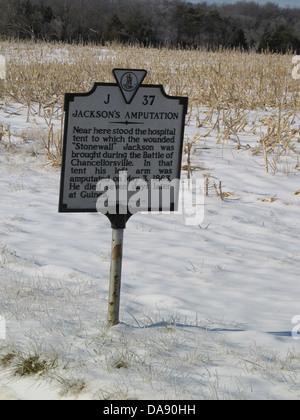 Jacksons AMPUTATION hier in der Nähe stand das Krankenhaus Zelt, das verwundete "Stonewall" Jackson während der Schlacht von Chancellorsville gebracht wurde. In diesem Zelt war sein linke Arm Amutated 3. Mai 1863. Er starb sieben Tage später in Guinea. Virginia historische Landmarks Commission, 1983 Stockfoto