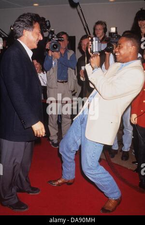 DUSTIN HOFFMAN mit Cuba Gooding Jr... Premiere 1995.k0822lr Ausbruch. (Kredit-Bild: © Lisa Rose/Globe Photos/ZUMAPRESS.com) Stockfoto