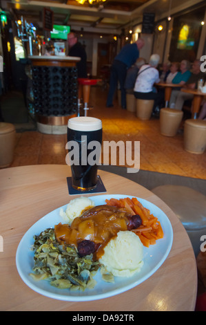 Gourmet- zeitgenössisch die Würstchen mit Kartoffelpüree Kartoffel Davy Byrne Pub Restaurant Dublin Irland Mitteleuropa Stockfoto