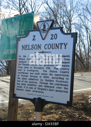 NELSON COUNTY In den Ausläufern des Virginias Piemont, Nelson County wurde im Jahre 1807 von Amherst County gebildet. Die Grafschaft wurde für Thomas Nelson, Jr., Gouverneur von Virginia von Juni bis November 1781 genannt. Die Kreisstadt ist Lovingston. Das Nelson County Courthouse entstand unter der Leitung von George Varnum 1809 nach den Plänen von Sheldon Crostwait, einer der Richter vorgelegt. Obwohl das Gerichtsgebäude geändert wurde und im Laufe der Jahre erweitert, ist es eines der am besten erhaltenen historischen Gerichtsstrukturen Virginias. Abteilung für historische Ressourcen, 2002 Stockfoto