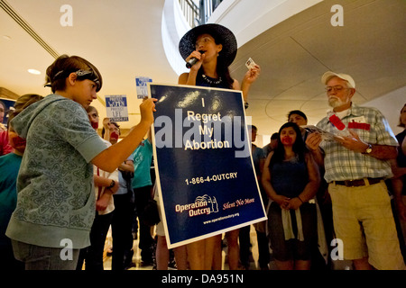 Gruppen von religiösen Bürgern teilnehmen, Rallye und die Berücksichtigung des neuen rechts auf der Texas Gesetzgeber auf Abtreibungen zu protestieren Stockfoto