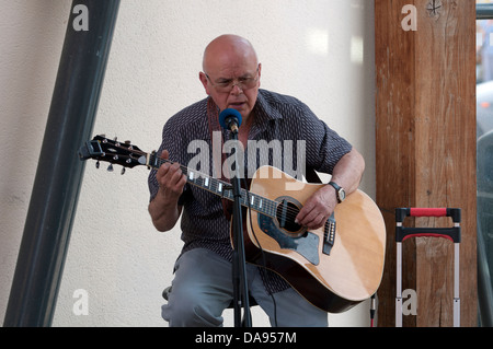 Straßenmusikant in Bath, Großbritannien Stockfoto