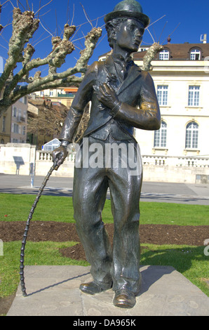 Bronzestatue errichtet zu Ehren des Schauspielers Charlie Chaplin auf der Seepromenade in Vevey in der Schweiz, wo er lebte und starb Stockfoto