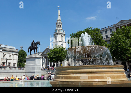 Trafalgar Square in London im Sommer Stockfoto