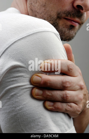 Schmerzen im Oberarm Stockfoto