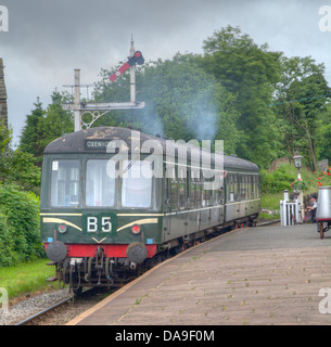 Klasse 108 mit Speed Schnurrhaare auf der Keighley & Worth Valley Heritage Railway an Oakworth Station Stockfoto