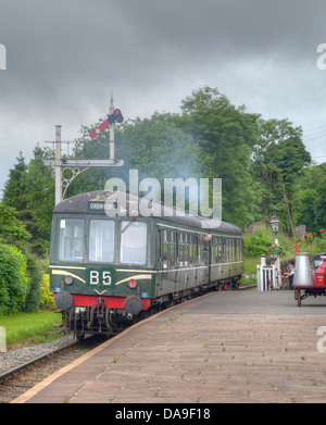 Klasse 108 mit Speed Schnurrhaare auf der Keighley & Worth Valley Heritage Railway an Oakworth Station Stockfoto