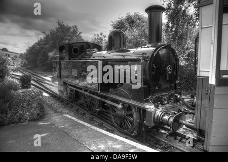 No.1054 der "Kohle-Tank", eines des Landes ältesten arbeitenden Loks bei Oakworth auf der Keighley & Wert Valley Railway Stockfoto