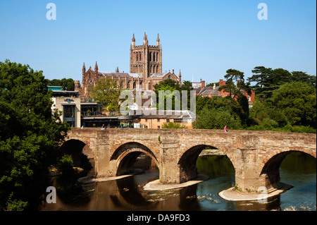 Hereford Kathedrale & alte Brücke über den Fluss Wye, UK. Stockfoto