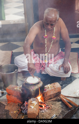 Asien, Myanmar, Burma, Yangon, Rangun, Shri Kali Hindu, Shri Kali Tempel, Hindi, Hinduismus, Tempel, Tempel, Pfarrer, Priester, Pon Stockfoto