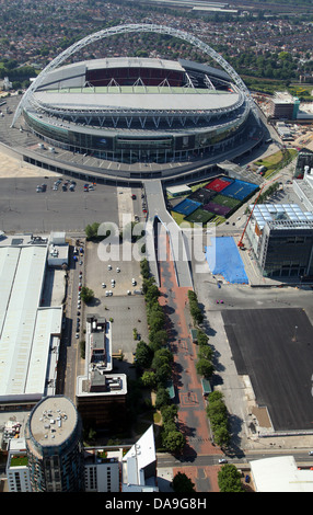Luftaufnahme des Wembley-Stadion Wembley Weg, Blick nach Süden Stockfoto