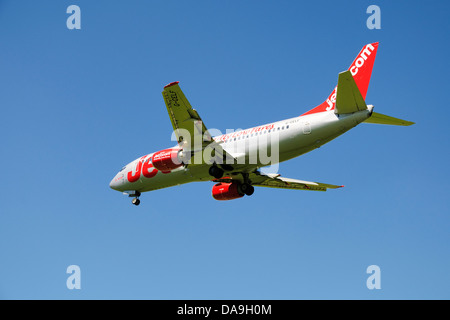 Jet-2. com Boeing 737 Flugzeuge kommen, um am East Midlands landen Stockfoto