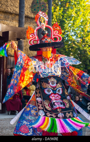 Paris, Fra-nce, tibetischer Mönch in traditioneller Tracht, ritueller Tanz mit schwarzem Hut, buddhistische Zeremonie, Pagodentempel, tibeter Stockfoto