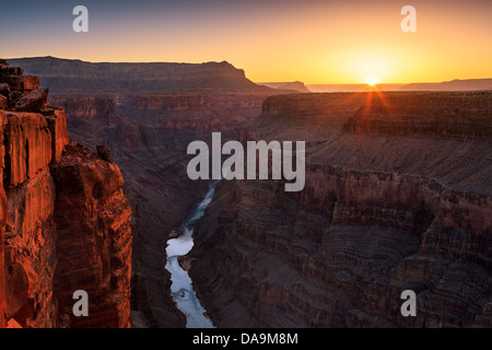 Sonnenaufgang am Grand Canyon N.P North Rim mit dem Blick von Toroweap, Arizona, USA Stockfoto