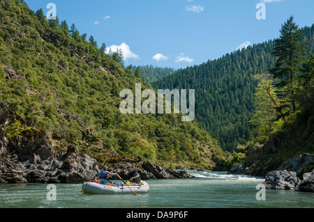 Rafting auf den Wild und malerischen Rogue River im Süden Oregons. Stockfoto