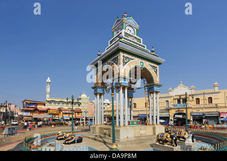 Indien, Süd-Indien, Asien, Karnataka, Mysore, kleine Turmuhr, Devaraja Markt, Devaraja, Uhr, Arch, Architektur, bunt Stockfoto