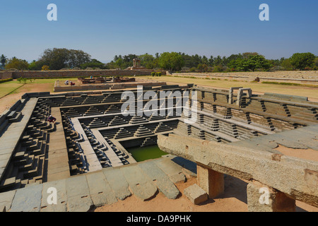 Indien, Süd-Indien, Asien, Karnataka, Hampi, Ruinen, Vijayanagar, 15. Jahrhundert, Welterbe, Royal Enclosure, trat Tank, Bogen Stockfoto