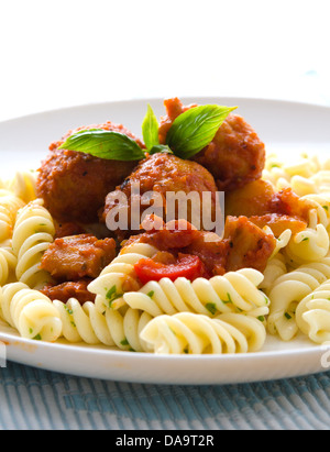 Nudeln mit Sauce und Parmesan Käse Stockfoto