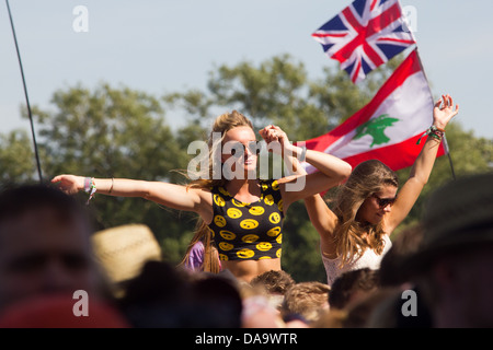 Das Publikum beobachten Ben Howard Auftritt beim Glastonbury Festival 2013. Stockfoto