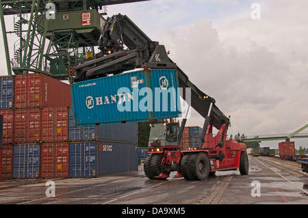 liefern Sie, Straße, Bahn, Container, Container-Terminal, Deutschland, Europa, Kalmar, Köln, Niehl, Streuer, terminal, Nordrhein W Stockfoto