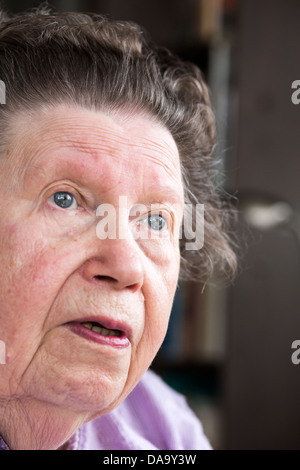 Alte Frau mit Demenz im fortgeschrittenen Stadium, W91, Deutschland, Europa Stockfoto