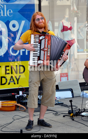 Ungewöhnliche Straßentheater und Entertainer auf der Winchester Hut Messe 2013, ein jährliches Festival für das ungewöhnliche. Stockfoto