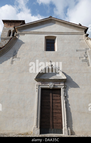 Eintritt in die Kirche von San Daniele del Friuli, Italien Stockfoto